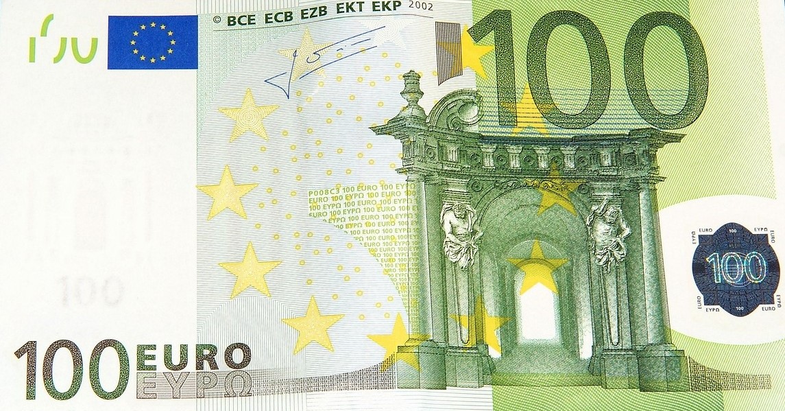 100EUR